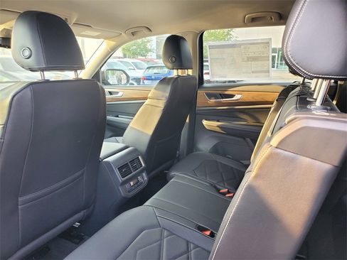 New 2026 Volkswagen Atlas SE image 5