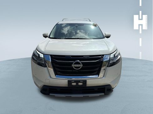 Used 2024 Nissan Pathfinder SL image 2
