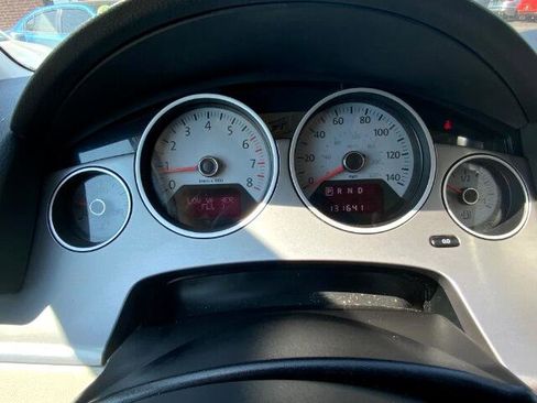 Used 2013 Volkswagen Routan SE image 14