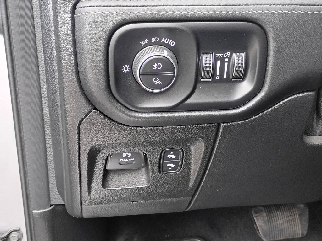 Used 2022 RAM 1500 Limited w/ Body-Colour Bumper Group AWD/4WD image 22
