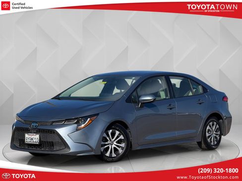 Certified 2022 Toyota Corolla LE image 1
