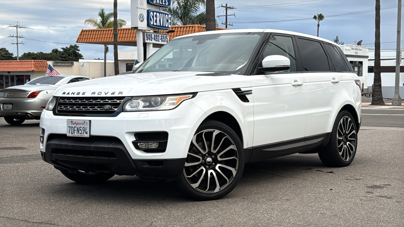 Used 2014 Land Rover Range Rover Sport HSE AWD/4WD image 2