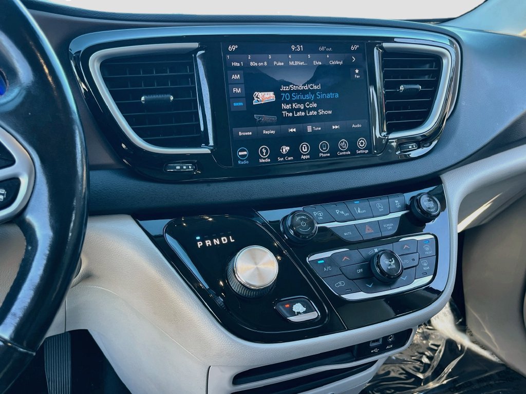 Used 2018 Chrysler Pacifica Touring-L w/ Advanced Safetytec Group FWD image 14