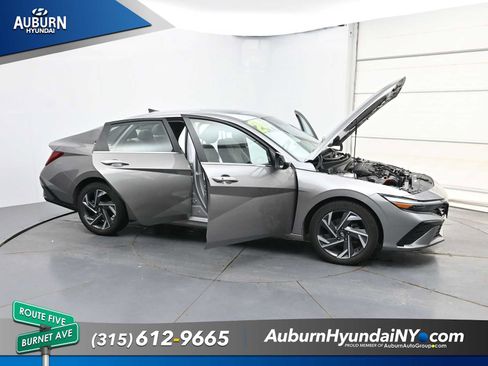 Used 2024 Hyundai Elantra SEL w/ Convenience Package FWD image 38