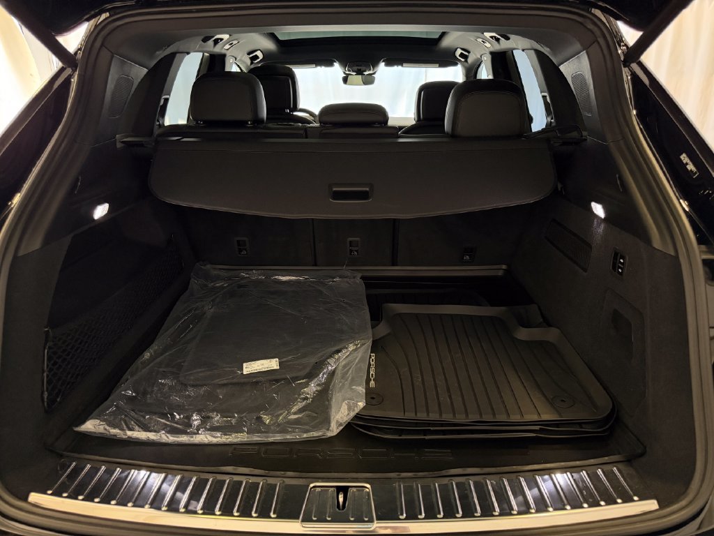 Certified 2026 Porsche Cayenne AWD/4WD image 29
