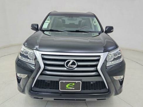 Used 2018 Lexus GX 460 Premium w/ Premium Package image 2
