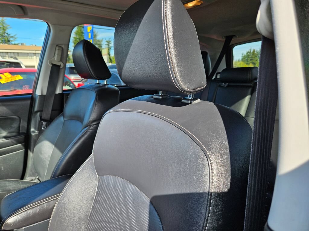 Used 2014 Subaru Forester 2.0XT Touring AWD/4WD image 17