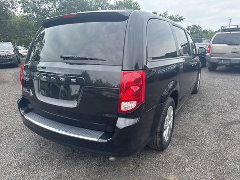 Used 2019 Dodge Grand Caravan SE image 6