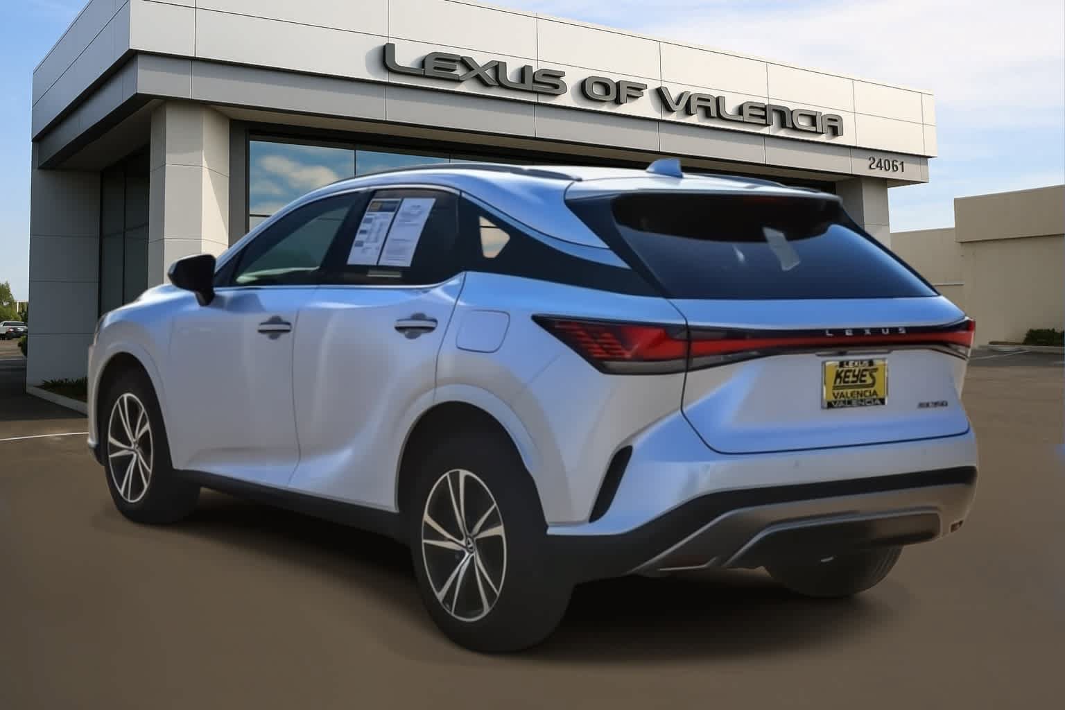 Used 2024 Lexus RX 350 FWD w/ Technology Package image 2