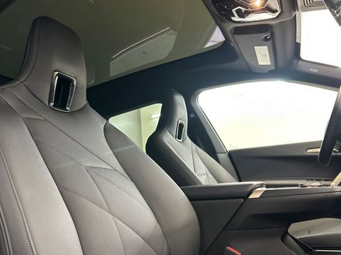 Used 2023 BMW iX xDrive50 w/ Sport Package image 30