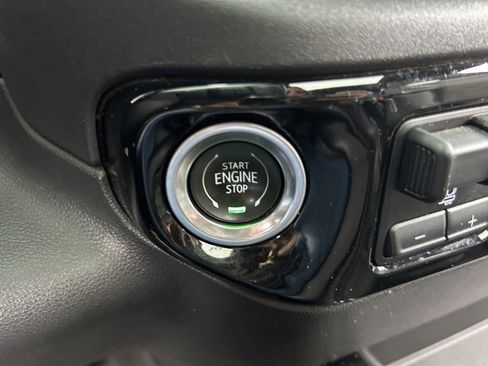 Used 2023 Chevrolet Silverado 1500 ZR2 w/ Technology Package image 39