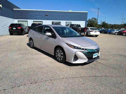 Used 2017 Toyota Prius Prime Plus image 8