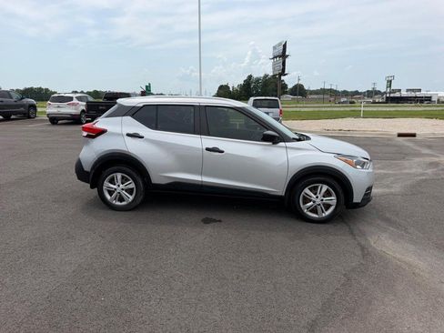 Used 2018 Nissan Kicks S FWD image 4