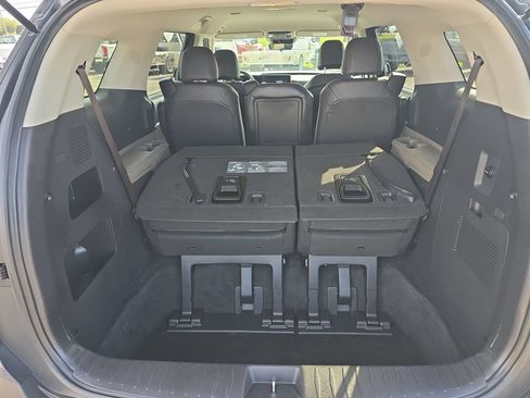 Used 2025 Kia Carnival FWD image 12
