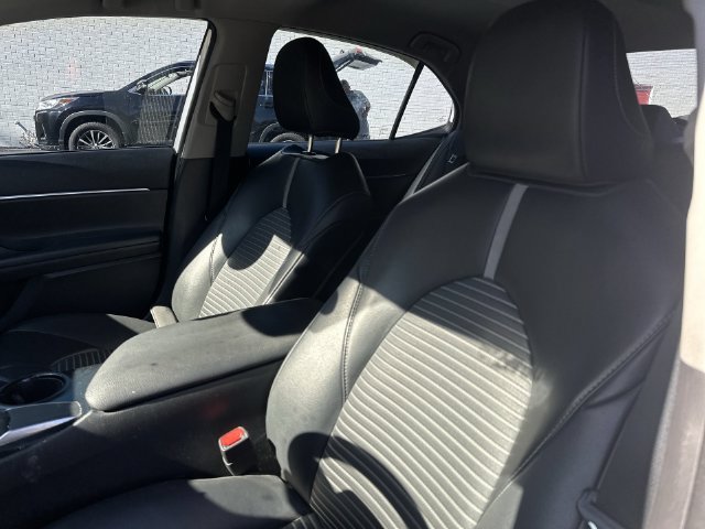 Used 2020 Toyota Camry SE FWD image 23
