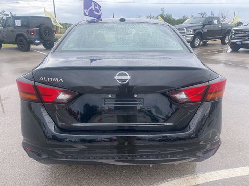 Used 2025 Nissan Altima 2.5 SV FWD image 4