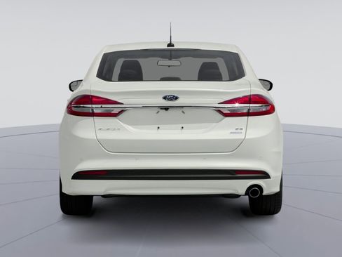 Used 2017 Ford Fusion SE w/ Fusion SE Technology Package image 5