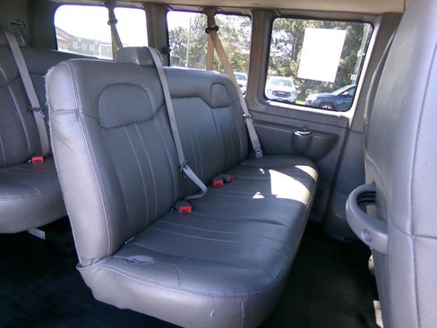 Used 2018 GMC Savana 3500 LS w/ Cold Climate Package RWD image 33