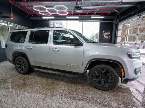 Used 2023 Jeep Wagoneer Series II image 5