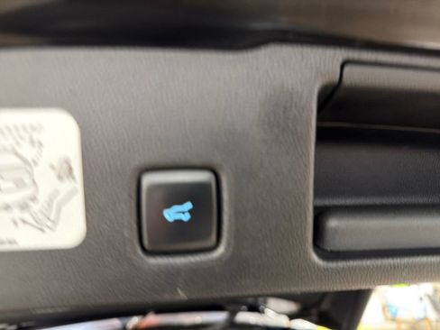 Used 2020 Ford Escape Titanium image 15