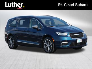 Used 2025 Chrysler Pacifica Pinnacle w/ Trailer Tow Group AWD/4WD video 1