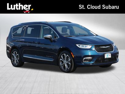 Used 2025 Chrysler Pacifica Pinnacle w/ Trailer Tow Group