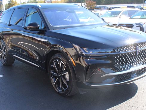 Used 2024 Lincoln Nautilus Reserve w/ Equipment Group 203A image 4