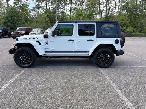 Used 2023 Jeep Wrangler Unlimited Sahara AWD/4WD image 6