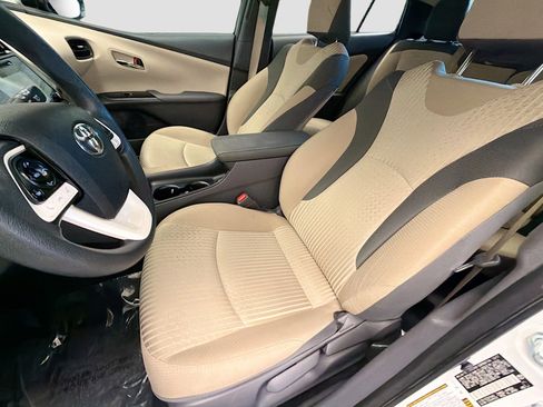 Used 2018 Toyota Prius Two image 11