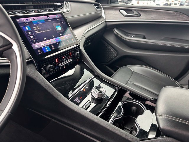 Used 2023 Jeep Grand Cherokee L Limited AWD/4WD image 24