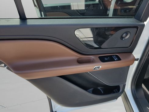 Used 2023 Lincoln Aviator Reserve w/ Equipment Group 201A RWD image 11