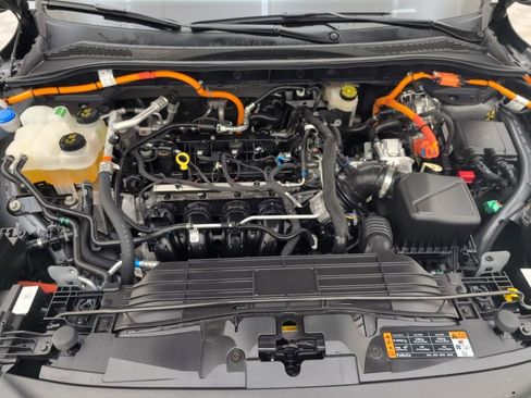 Used 2025 Ford Escape SE image 38