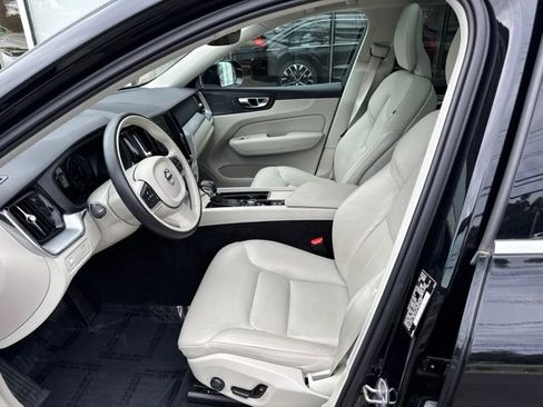 Used 2019 Volvo XC60 T5 Momentum w/ Multimedia Package AWD/4WD image 20