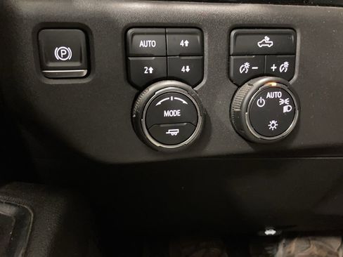 Used 2023 Chevrolet Silverado 1500 LT w/ Z71 Off-Road Package image 14