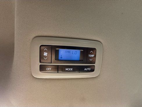 Certified 2017 Toyota Sienna SE Premium FWD image 36