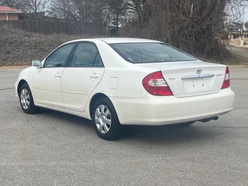 Used 2004 Toyota Camry LE image 6