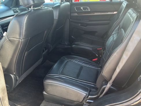 Used 2018 Ford Explorer Platinum image 14