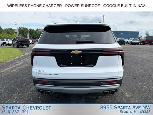 Used 2025 Chevrolet Traverse LT w/ Sun and Wheel Package AWD/4WD image 4