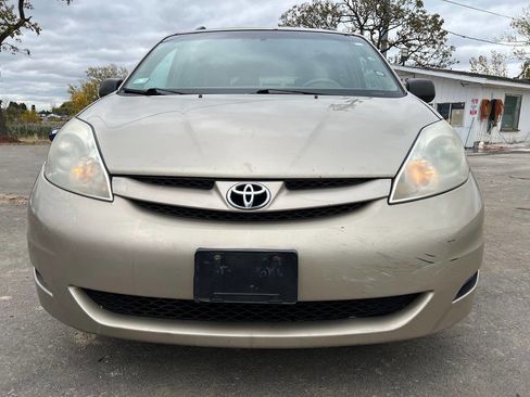 Used 2009 Toyota Sienna LE image 3