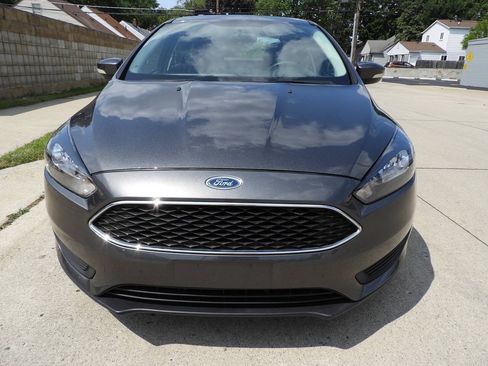 Used 2017 Ford Focus SE FWD image 3