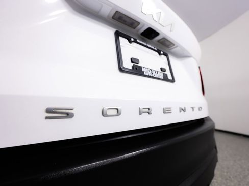 Used 2022 Kia Sorento LX image 8