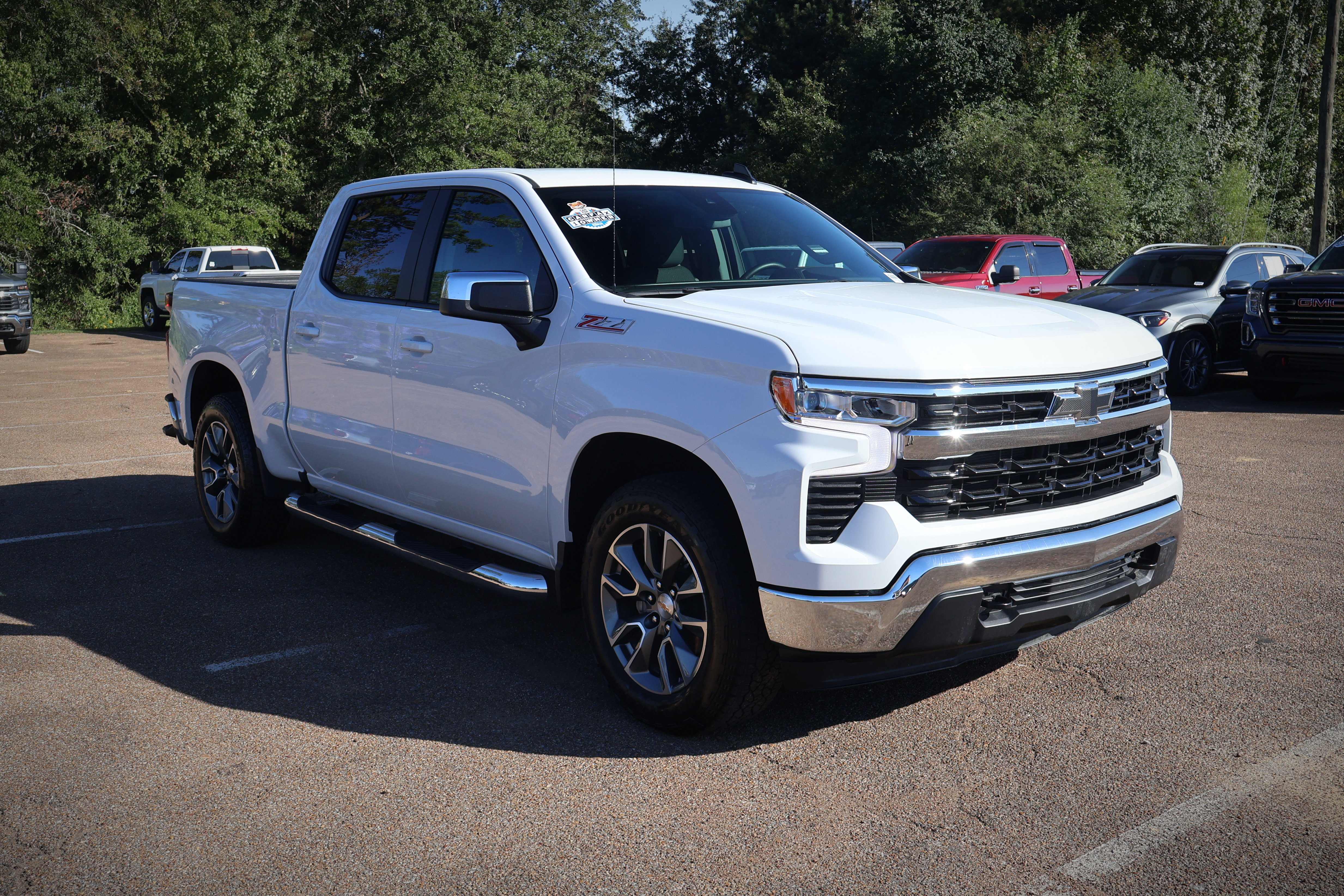 Used 2026 Chevrolet Silverado 1500 LT AWD/4WD image 3
