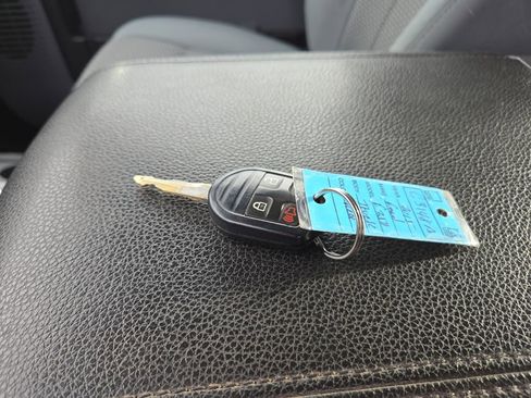 Used 2015 Ford F250 XLT w/ FX4 Off-Road Package image 28