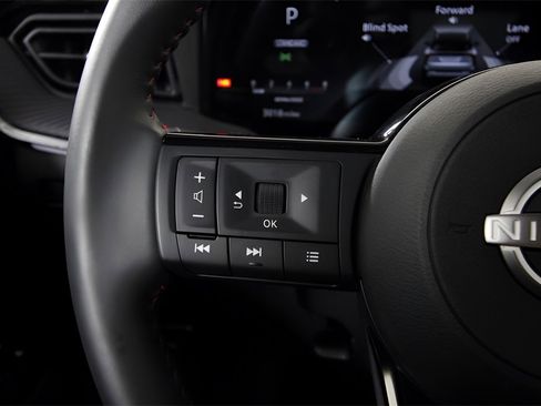 Used 2025 Nissan Kicks SR image 24