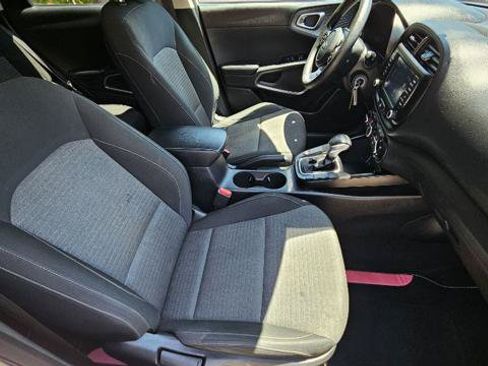 Used 2020 Kia Soul S FWD image 31