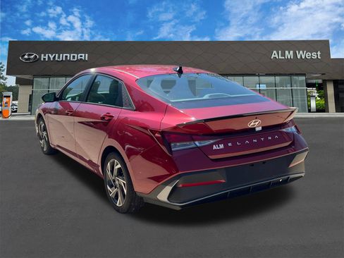Used 2025 Hyundai Elantra Sport FWD image 7