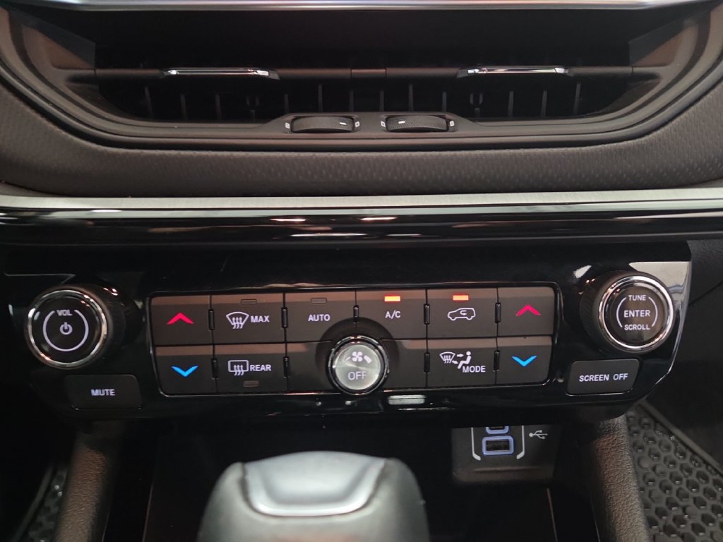 Used 2025 Jeep Compass Trailhawk AWD/4WD image 17
