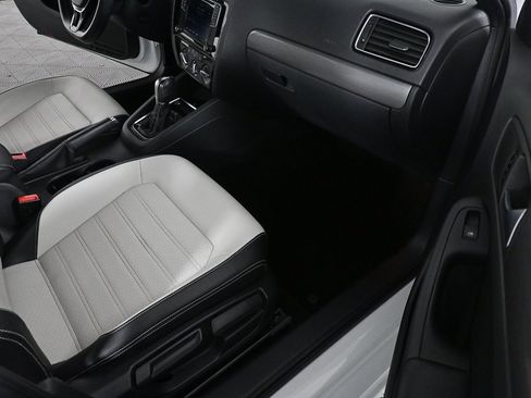 Used 2016 Volkswagen Jetta Sport image 21