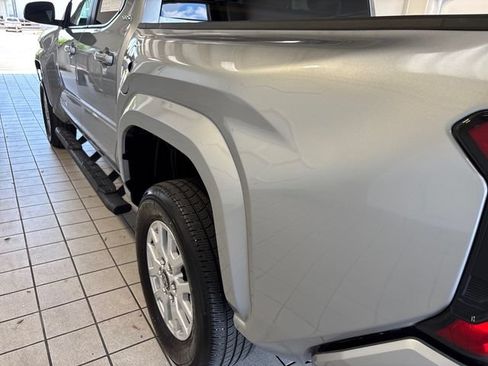 Used 2025 Toyota Tacoma SR5 AWD/4WD image 19