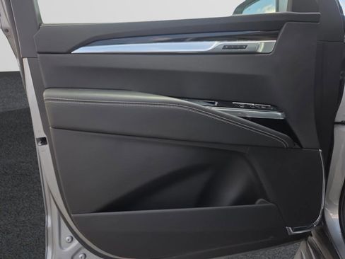 Used 2025 Cadillac Escalade Premium Luxury AWD/4WD image 10